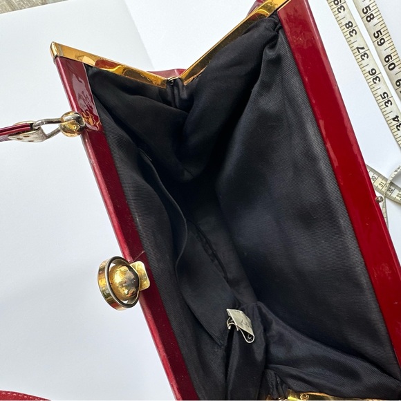 Town and Country Shoes, Vintage Red Pleather Pill Box Purse - Picture 13 of 15